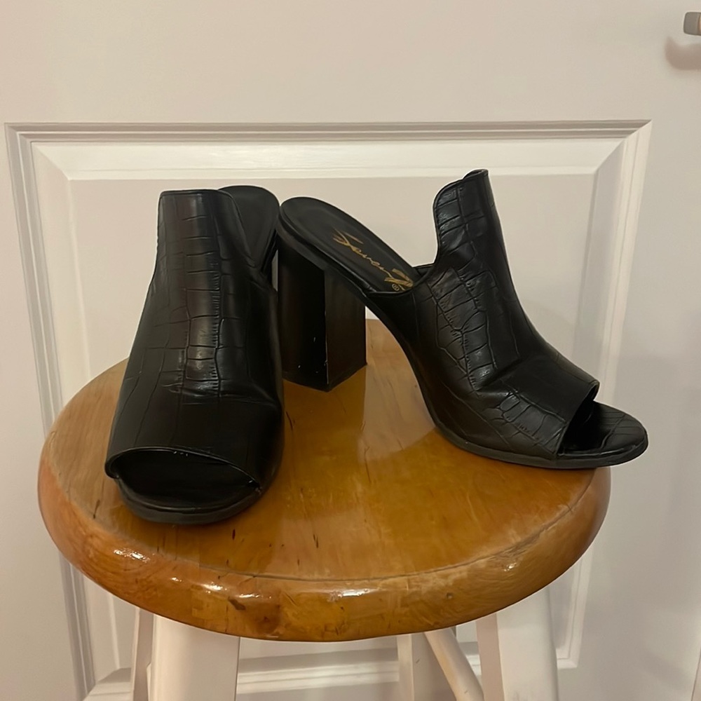 size 9 black crocodile faux leather mules